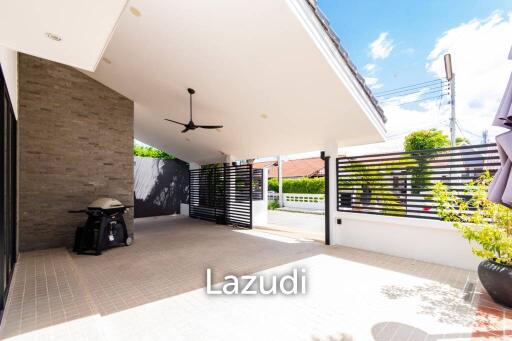 Modern Detached House Pool Villa Near the Beach