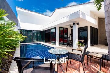 Modern Detached House Pool Villa Near the Beach