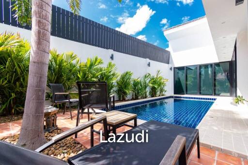 Modern Detached House Pool Villa Near the Beach