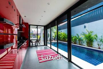 Modern Detached House Pool Villa Near the Beach