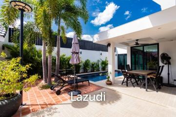 Modern Detached House Pool Villa Near the Beach