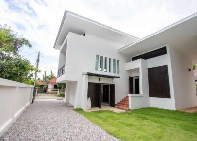 Modern 2 BR House at Nong Phueng Saraphi