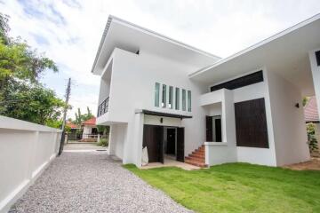 Modern 2 BR House at Nong Phueng Saraphi