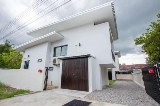 Modern 2 BR House at Nong Phueng Saraphi