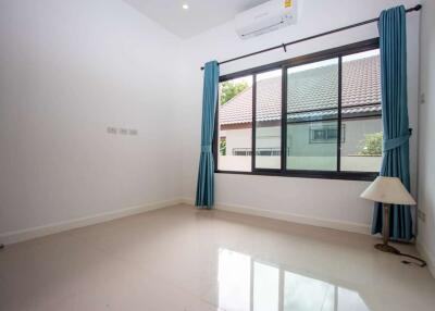 Modern 2BR House at Nong Phueng Saraphi