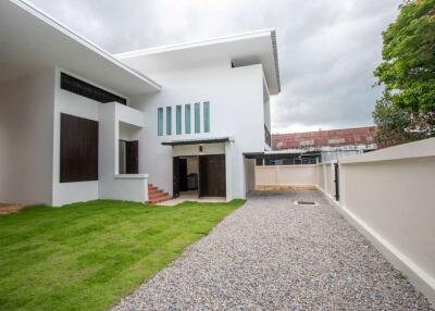 Modern 2BR House at Nong Phueng Saraphi