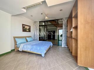 Condo for sale 3 bedroom 278 m² in View Talay 2, Pattaya