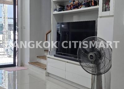 Townhouse at Baan Klang Muang Sathorn-Suksawat for sale