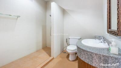 Modern bathroom with a walk-in shower