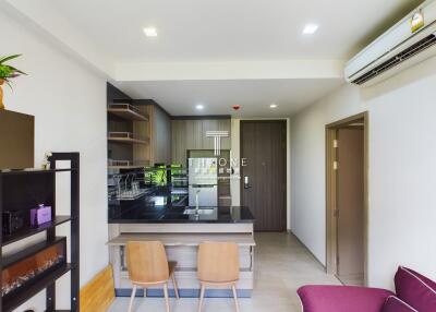 Modern kitchen with a seating area