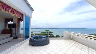 Balcony with an ocean view