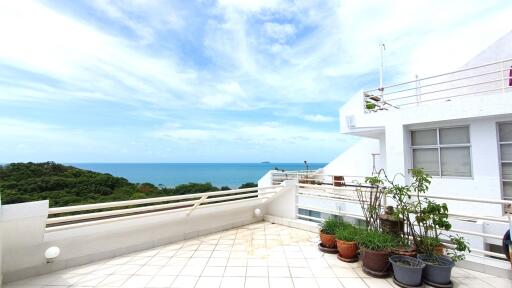 Balcony with ocean view