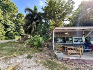 Outdoor view of a small eatery surrounded by nature