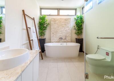 Modern bathroom with a bathtub, sink, and toilet