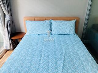 Bedroom with a large bed and blue bedding