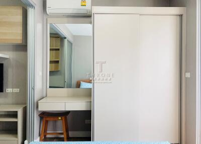 Bedroom with mirrored closet and desk