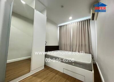 Bedroom with bed and mirrored wardrobe
