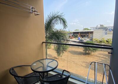 Balcony with outdoor seating