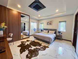 4 Bedrooms House in Whispering Palms East Pattaya H011705