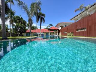 4 Bedrooms House in Whispering Palms East Pattaya H011705