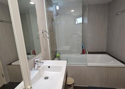 Recently Renovated Condo Prompong