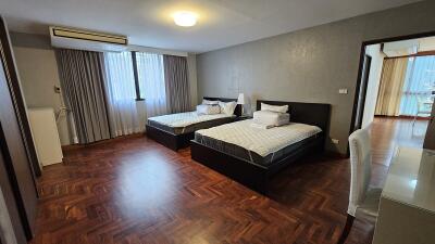 European Condo Parquet Floor Sukhumvit 49