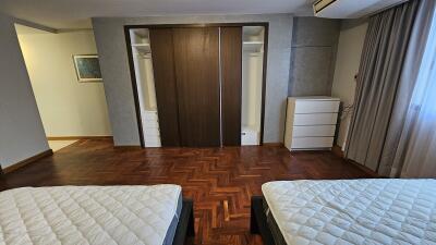 European Condo Parquet Floor Sukhumvit 49