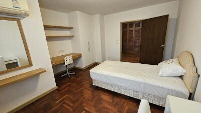 European Condo Parquet Floor Sukhumvit 49