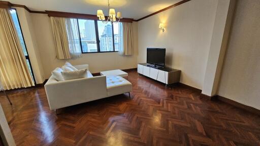 European Condo Parquet Floor Sukhumvit 49