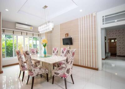 Superb 5-Bedroom Home with Private Pool : The Mod Chic, Nong Khwai