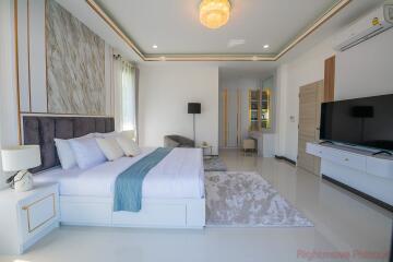 6 Bed House For Sale In East Pattaya - Not In A Village