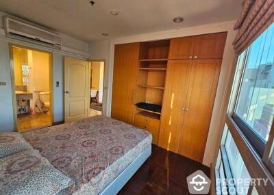 2-BR Condo at Sathorn House Condominium near BTS Surasak