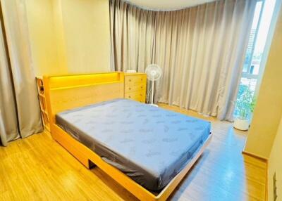 2-BR Condo at Q Prasarnmit near MRT Phetchaburi