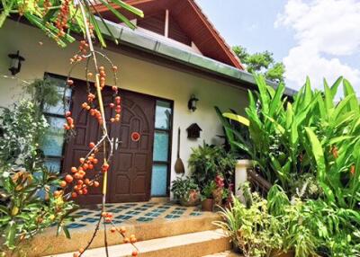 Nice 2 Bedroom Bungalow on a Lake for Sale in On Tai, San Kamphaeng, Chiang Mai