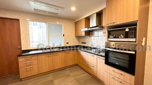 2 Bedrooms spacious Furnished apartment - Sukhumvit Nana BTS