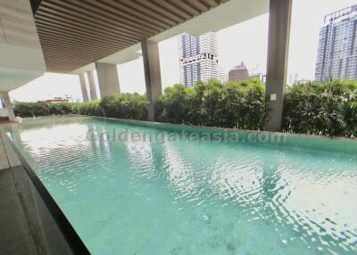 1 Bedroom modern condo with Balcony close to BTS Thong Lo