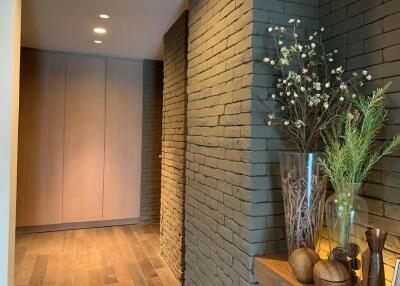 Rende Sukhumvit 23 Three bedroom duplex property for sale with tenant