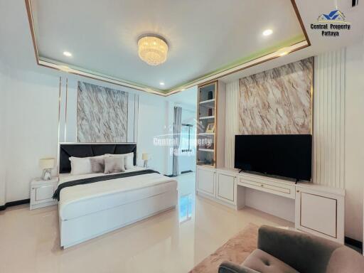 Superb, 6 bedroom, 8 bathroom, pool villa for sale in East Pattaya.