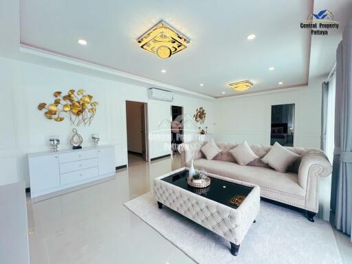 Superb, 6 bedroom, 8 bathroom, pool villa for sale in East Pattaya.