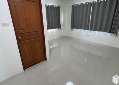 Commercial building - Khlong Chon, 3 bedsroom, 4bathsroom, 21 sq.w., near Chiang Mai University (ID:032BS)