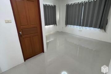 Commercial building - Khlong Chon, 3 bedsroom, 4bathsroom, 21 sq.w., near Chiang Mai University (ID:032BS)