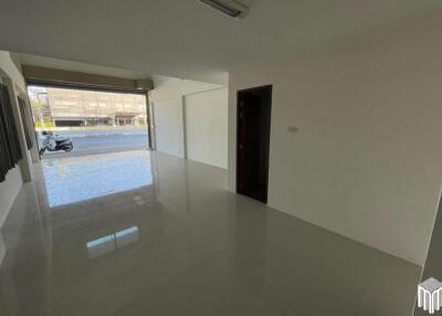 Commercial building - Khlong Chon, 3 bedsroom, 4bathsroom, 21 sq.w., near Chiang Mai University (ID:032BS)