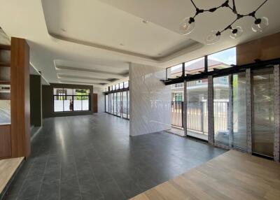 Property id036ps single house 3beds4baths 272m2 nearbycharoen market