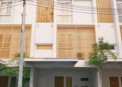 Townhouse For Sale In Suthep