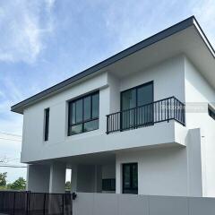 A two-story detached house with 3 bedrooms, 4 bathrooms, located in the Hang Dong area.