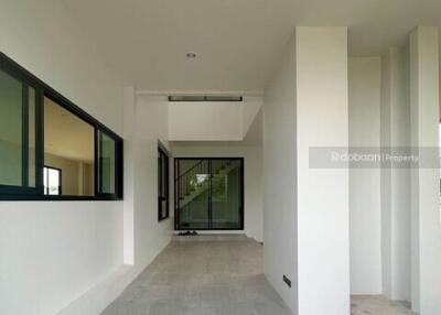 A two-story detached house with 3 bedrooms, 4 bathrooms, located in the Hang Dong area.