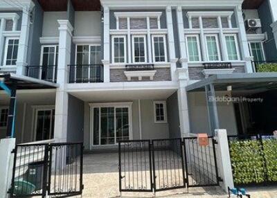 2-story townhome, 4 bedrooms, 3 bathrooms, 2 parking spaces, near Lotus Ruamchok.