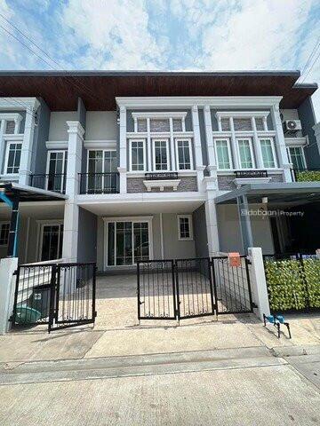 2-story townhome, 4 bedrooms, 3 bathrooms, 2 parking spaces, near Lotus Ruamchok.