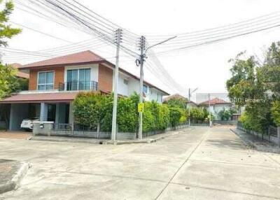 Detached house, 2 floors, 3 bedrooms, 3 bathrooms, in the San Kamphaeng area, near Big C Doi Saket.