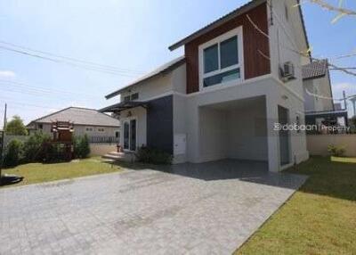 2-story detached house, 4 bedrooms, 2 bathrooms, near Tha Rua Market.